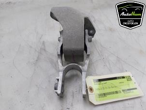 Gebruikte Motorsteun Volvo XC60 II (UZ) 2.0 T8 16V Recharge, Twin Engine AWD Prijs € 25,00 Margeregeling aangeboden door AutoHam