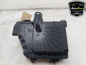 Gebruikte Luchtfilterhuis Volvo XC60 II (UZ) 2.0 T8 16V Recharge, Twin Engine AWD Prijs € 30,00 Margeregeling aangeboden door AutoHam