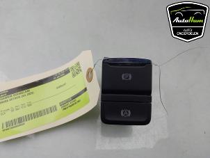 Gebruikte Schakelaar handrem Skoda Octavia Combi (NXAC) 1.0 TSI e-TEC 12V Prijs € 20,00 Margeregeling aangeboden door AutoHam