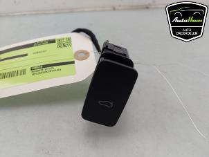 Gebruikte Schakelaar Ford Puma 1.0 Ti-VCT EcoBoost Hybrid 12V Prijs € 15,00 Margeregeling aangeboden door AutoHam