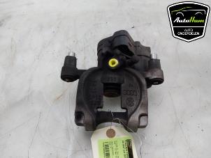 Gebruikte Remklauw (Tang) links-achter Volkswagen Golf VII (AUA) 1.4 GTE 16V Prijs € 125,00 Margeregeling aangeboden door AutoHam