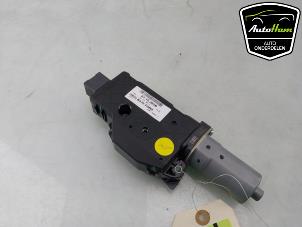 Gebruikte Schuifdak Motor Ford Puma 1.0 Ti-VCT EcoBoost Hybrid 12V Prijs € 75,00 Margeregeling aangeboden door AutoHam