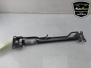 Gebruikte Stoel Rails links Volkswagen Golf VIII (CD1) 2.0 TDI BlueMotion 16V Prijs € 50,00 Margeregeling aangeboden door AutoHam