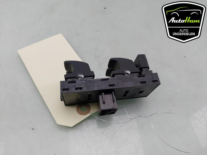 Elektrisch Raam Schakelaar van een Skoda Fabia III Combi (NJ5) 1.2 TSI 16V Greentech 2017