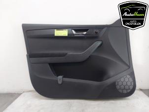 Gebruikte Deurbekleding 4Deurs links-voor Skoda Fabia III Combi (NJ5) 1.2 TSI 16V Greentech Prijs € 50,00 Margeregeling aangeboden door AutoHam