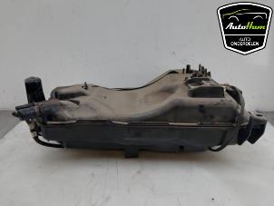 Gebruikte Adblue tank Volkswagen Golf VIII (CD1) 2.0 TDI BlueMotion 16V Prijs € 195,00 Margeregeling aangeboden door AutoHam