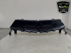 Gebruikte Grille Opel Mokka 1.2 Turbo 12V Prijs € 150,00 Margeregeling aangeboden door AutoHam