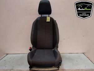 Gebruikte Voorstoel links Peugeot 208 II (UB/UH/UP) 1.2 Vti 12V PureTech 75 Prijs € 175,00 Margeregeling aangeboden door AutoHam