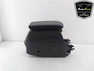 Gebruikte Armleuning Peugeot 208 II (UB/UH/UP) e-208 50 kWh Prijs € 50,00 Margeregeling aangeboden door AutoHam