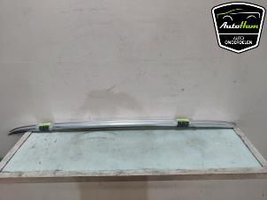 Gebruikte Dakrail set Peugeot 5008 II (M4/MC/MJ/MR) 1.2 12V e-THP PureTech 130 Prijs € 125,00 Margeregeling aangeboden door AutoHam