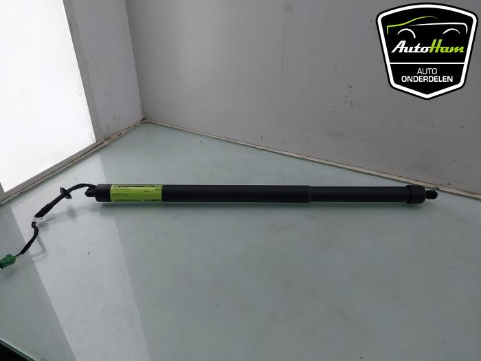 Achterklep motor van een Peugeot 5008 II (M4/MC/MJ/MR) 1.2 12V e-THP PureTech 130 2020