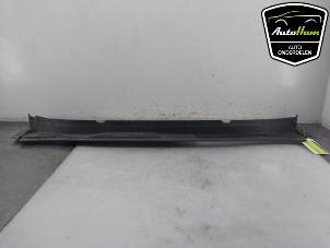 Gebruikte Paravan Cupra Born 58 Prijs € 40,00 Margeregeling aangeboden door AutoHam