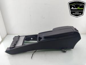 Gebruikte Middenconsoles Mercedes C (W204) 1.8 C-180 CGI 16V Prijs € 95,00 Margeregeling aangeboden door AutoHam