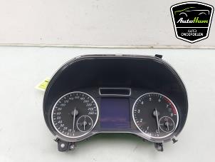 Gebruikte Cockpit Mercedes A (W176) 1.6 A-180 16V Prijs € 195,00 Margeregeling aangeboden door AutoHam