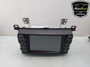 Gebruikte Radio Toyota RAV4 (A4) 2.5 Hybrid 16V VVT-i 4x4 Prijs € 450,00 Margeregeling aangeboden door AutoHam