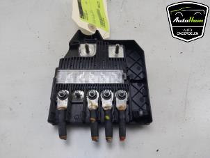 Gebruikte Zekeringkast Peugeot 5008 II (M4/MC/MJ/MR) 1.2 12V e-THP PureTech 130 Prijs € 40,00 Margeregeling aangeboden door AutoHam