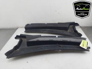 Gebruikte Paravent Peugeot 5008 II (M4/MC/MJ/MR) 1.2 12V e-THP PureTech 130 Prijs € 50,00 Margeregeling aangeboden door AutoHam