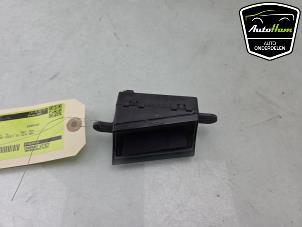 Gebruikte Head-up display Opel Astra K 1.4 Turbo 16V Prijs € 25,00 Margeregeling aangeboden door AutoHam