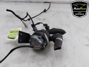 Gebruikte Extra waterpomp Mercedes GLC (X253) 2.0 260 16V 4-Matic Prijs € 95,00 Margeregeling aangeboden door AutoHam