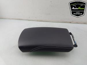 Gebruikte Armleuning Renault Kadjar (RFEH) 1.2 Energy TCE 130 Prijs € 75,00 Margeregeling aangeboden door AutoHam