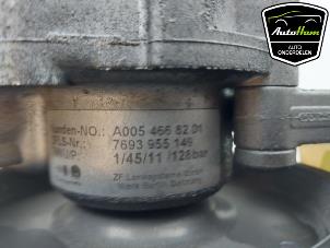 Stuurpomp van een Mercedes-Benz C (W204) 1.8 C-180 CGI 16V 2012