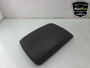 Gebruikte Armleuning Skoda Octavia Combi (5EAC) 1.0 TSI 12V Prijs € 50,00 Margeregeling aangeboden door AutoHam