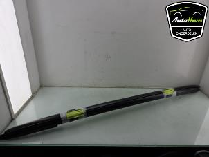 Gebruikte Dakrail set Volkswagen Tiguan (AD1) 1.4 TSI eHybrid 16V Prijs € 250,00 Margeregeling aangeboden door AutoHam