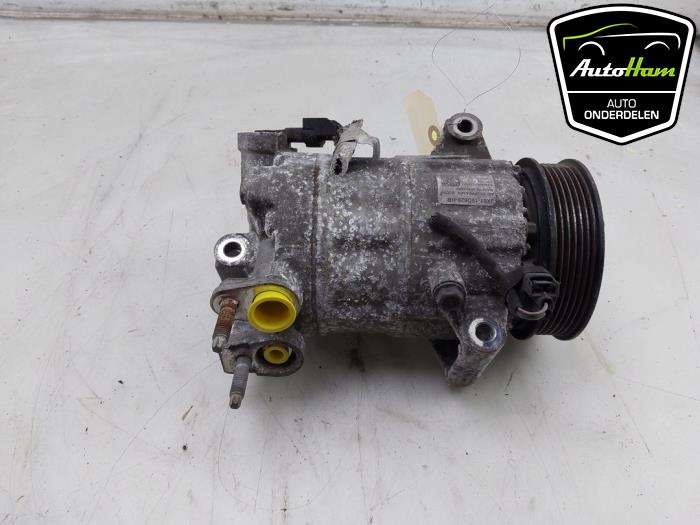 Aircopomp van een Ford Transit Connect (PJ2) 1.5 EcoBlue 2020