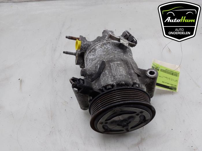 Aircopomp van een Ford Transit Connect (PJ2) 1.5 EcoBlue 2020