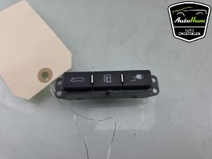 Gebruikte Schakelaar Ferrari 296 GTS 3.0 PHEV Prijs op aanvraag aangeboden door AutoHam