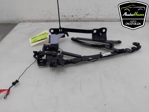 Gebruikte Scharnier cabriodak Ferrari 296 GTS 3.0 PHEV Prijs € 719,95 Inclusief btw aangeboden door AutoHam