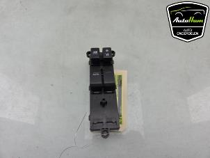 Gebruikte Elektrisch Raam Schakelaar Suzuki Swift (ZA/ZC/ZD) 1.2 16V Prijs € 25,00 Margeregeling aangeboden door AutoHam