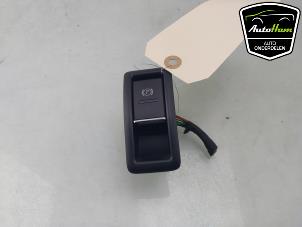 Gebruikte Handrem schakelaar Porsche Cayenne II (92A) 3.0 D V6 24V Prijs € 25,00 Margeregeling aangeboden door AutoHam