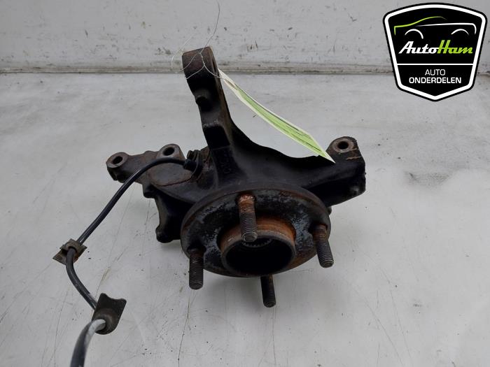 Fusee links-voor van een Ford Fiesta 6 (JA8) 1.6 SCTi ST 16V 2013