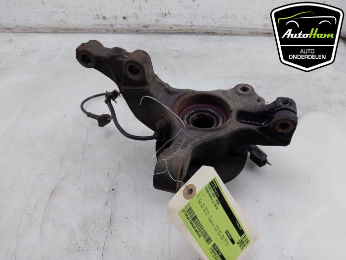 Fusee links-voor van een Ford Fiesta 6 (JA8) 1.6 SCTi ST 16V 2013