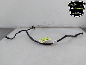 Gebruikte Oliedruk Leiding Ferrari 296 GTS 3.0 PHEV Prijs € 151,25 Inclusief btw aangeboden door AutoHam