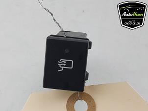 Gebruikte Schakelaar Iveco New Daily VI 33S16, 35C16, 35S16 Prijs € 18,15 Inclusief btw aangeboden door AutoHam
