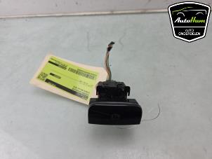 Gebruikte Schakelaar handrem Citroen DS4 (NX) 1.6 16V THP Racing Prijs € 30,00 Margeregeling aangeboden door AutoHam