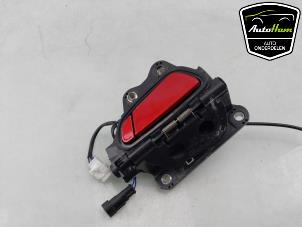 Gebruikte Handgreep Ferrari 296 GTS 3.0 PHEV Prijs € 235,95 Inclusief btw aangeboden door AutoHam