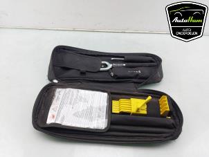 Gebruikte Gereedschap Set Ferrari 296 GTS 3.0 PHEV Prijs € 181,50 Inclusief btw aangeboden door AutoHam