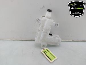 Gebruikte Ruitensproeiertank voor Ferrari 296 GTS 3.0 PHEV Prijs € 151,25 Inclusief btw aangeboden door AutoHam