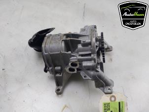 Gebruikte Oliepomp Volkswagen Polo VI (AW1) 1.0 TSI 12V Prijs € 75,00 Margeregeling aangeboden door AutoHam