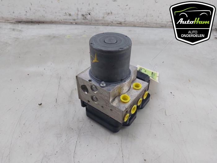 ABS Pomp van een BMW 5 serie (F10) 530i 24V TwinPower Turbo 2013