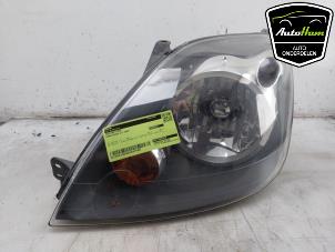 Gebruikte Linker Koplamp Ford Fiesta 5 (JD/JH) 1.6 16V Prijs € 75,00 Margeregeling aangeboden door AutoHam