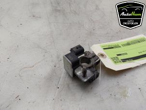 Gebruikte Accu sensor Renault Captur (2R) 1.2 TCE 16V EDC Prijs € 45,00 Margeregeling aangeboden door AutoHam