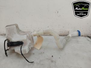 Gebruikte Ruitensproeiertank voor Volkswagen Up! (121) 1.0 12V 60 Prijs € 95,00 Margeregeling aangeboden door AutoHam