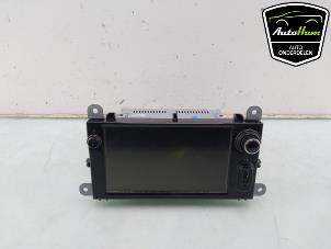 Gebruikte Display Multi Media regelunit Renault Clio IV (5R) 0.9 Energy TCE 90 12V Prijs € 150,00 Margeregeling aangeboden door AutoHam