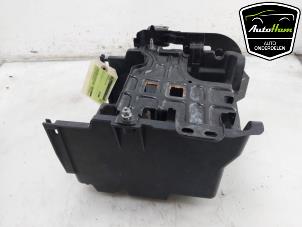 Gebruikte Accubak Ford Fiesta 6 (JA8) 1.0 EcoBoost 12V 100 Prijs € 15,00 Margeregeling aangeboden door AutoHam