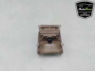 Gebruikte Camera voorzijde Renault Captur II (RJB) 1.6 E-Tech 145 Prijs € 175,00 Margeregeling aangeboden door AutoHam