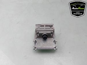 Gebruikte Camera voorzijde Renault Arkana (RJLL) 1.6 E-Tech 145 16V Prijs € 175,00 Margeregeling aangeboden door AutoHam